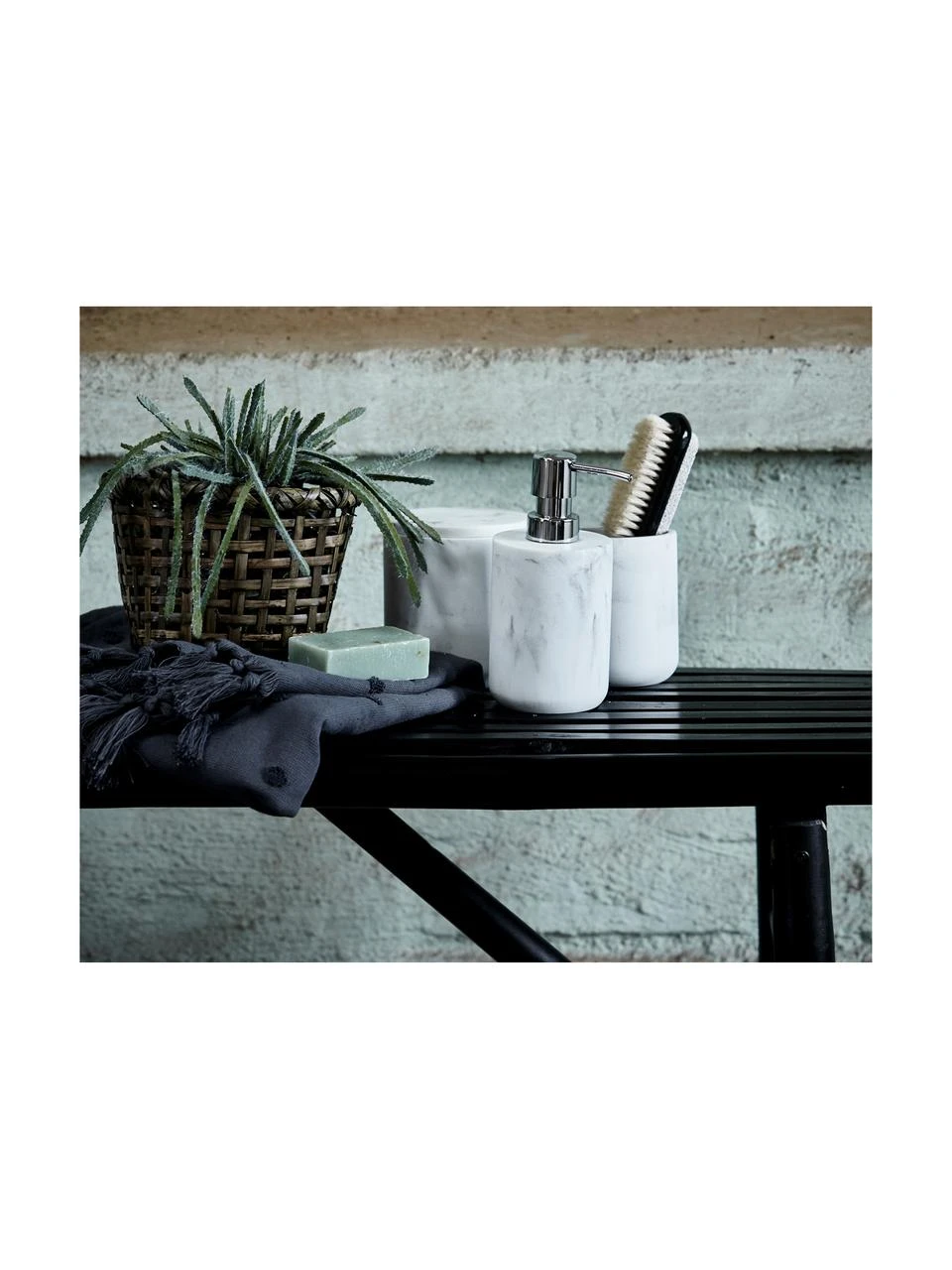 Lene Bjerre Banc en bambou noir Mandisa, larg. 120 x haut. 58 cm 4 Lene Bjerre Banc en bambou noir Mandisa, larg. 120 x haut. 58 cm – Image 2