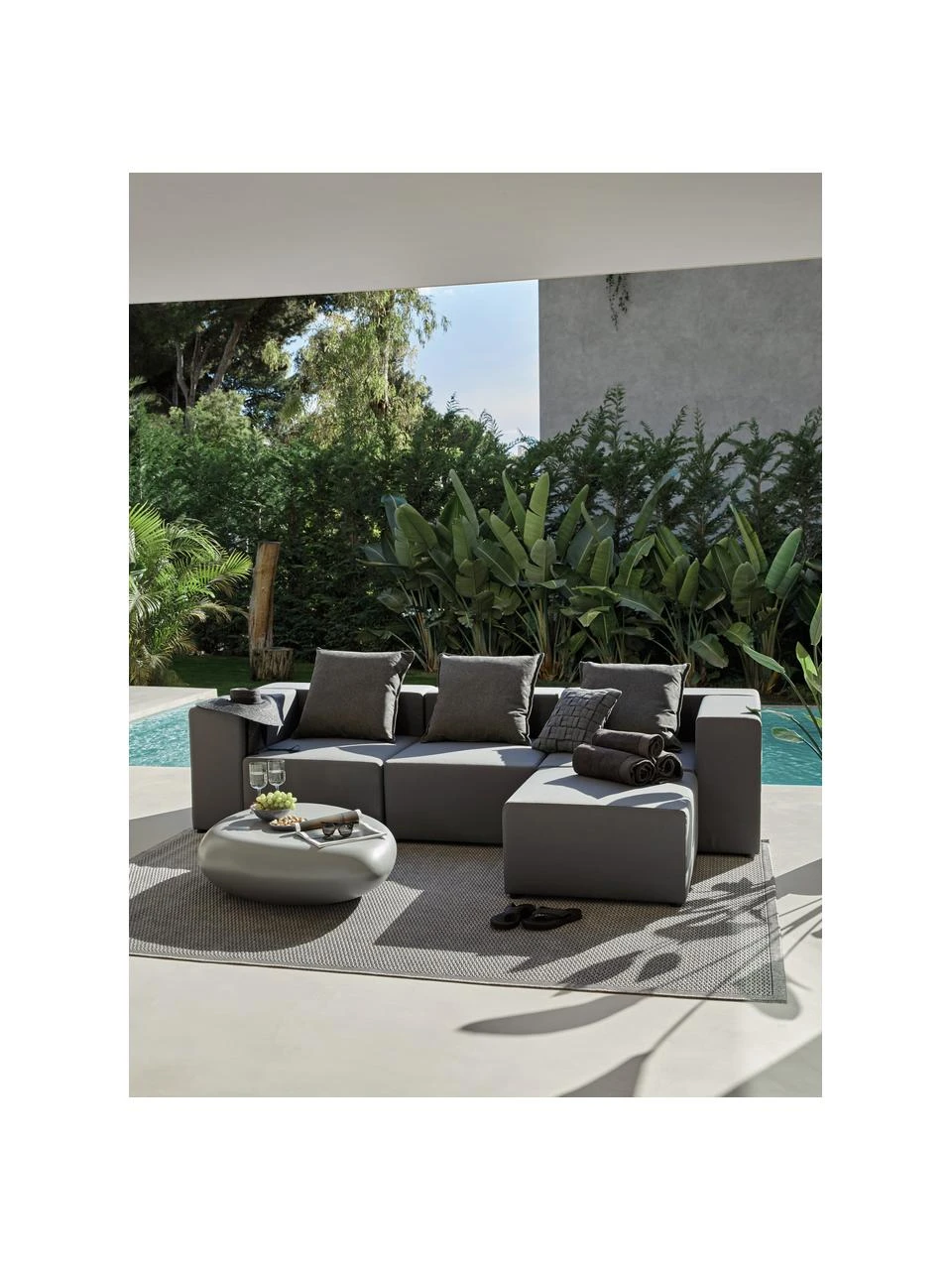 Westwing Collection Canapé 4 places d'extérieur modulable gris foncé avec repose-pieds Simon, larg. 285 x prof. 105 cm 5 Westwing Collection Canapé 4 places d'extérieur modulable gris foncé avec repose-pieds Simon, larg. 285 x prof. 105 cm – Image 3