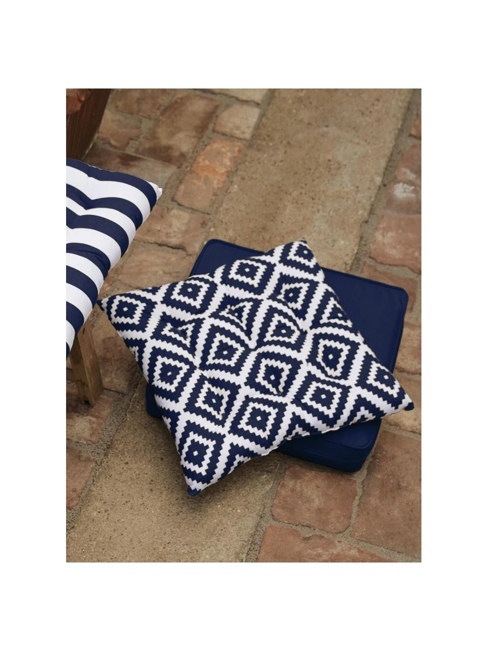 Westwing Collection Coussin de chaise bleu foncé Miami, larg. 40 x long. 40 cm 4 Westwing Collection Coussin de chaise bleu foncé Miami, larg. 40 x long. 40 cm – Image 2