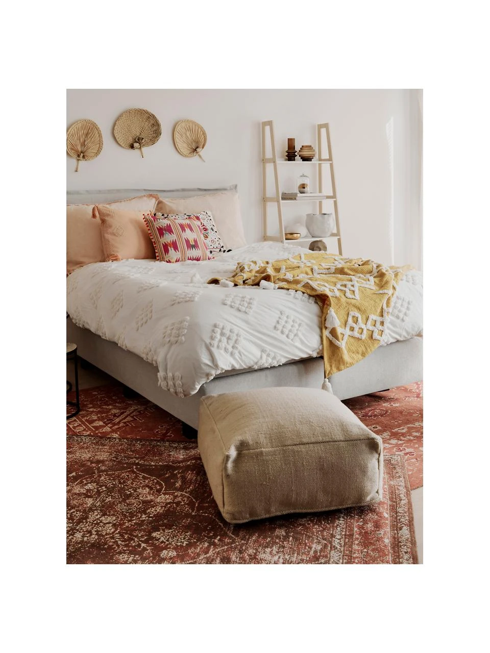 Kalaidu Coussin de sol beige tissé main Khela, larg. 60 x haut. 25 cm 4 Kalaidu Coussin de sol beige tissé main Khela, larg. 60 x haut. 25 cm – Image 2