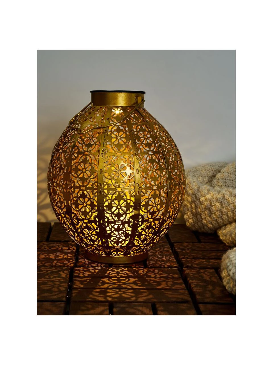 Lanterne solaire d'extérieur à poser ou suspendre Aura, Ø 21 x haut. 25 cm 4 Lanterne solaire d'extérieur à poser ou suspendre Aura, Ø 21 x haut. 25 cm – Image 2