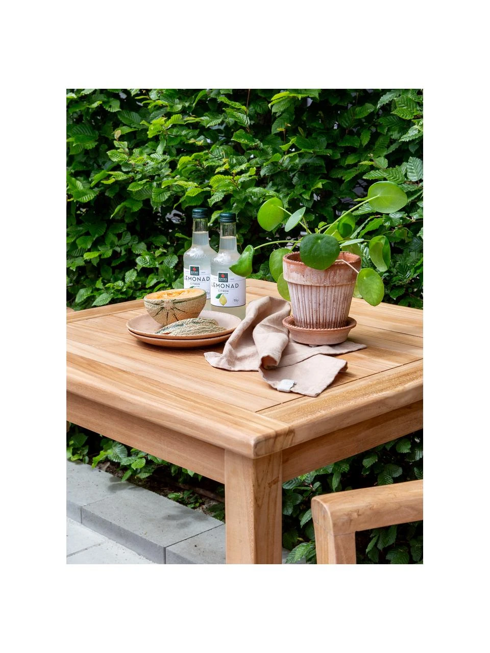 Table de jardin carré en bois de teck Kenya, larg. 70 x prof. 70 cm 7 Table de jardin carré en bois de teck Kenya, larg. 70 x prof. 70 cm – Image 5