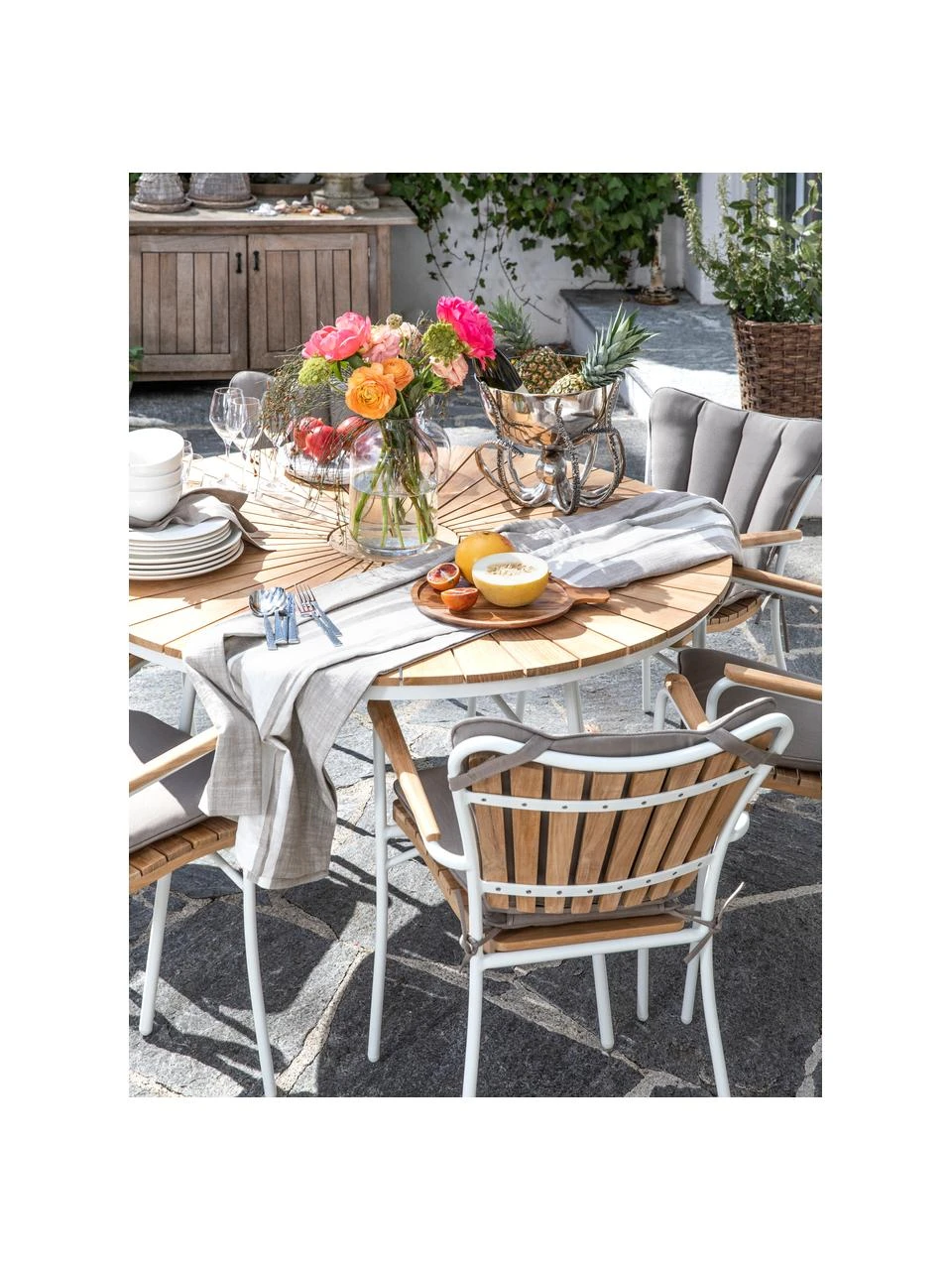 Table de jardin ronde en teck Hard & Ellen, de différentes tailles, Ø 110 x haut. 73 cm 4 Table de jardin ronde en teck Hard & Ellen, de différentes tailles, Ø 110 x haut. 73 cm – Image 2
