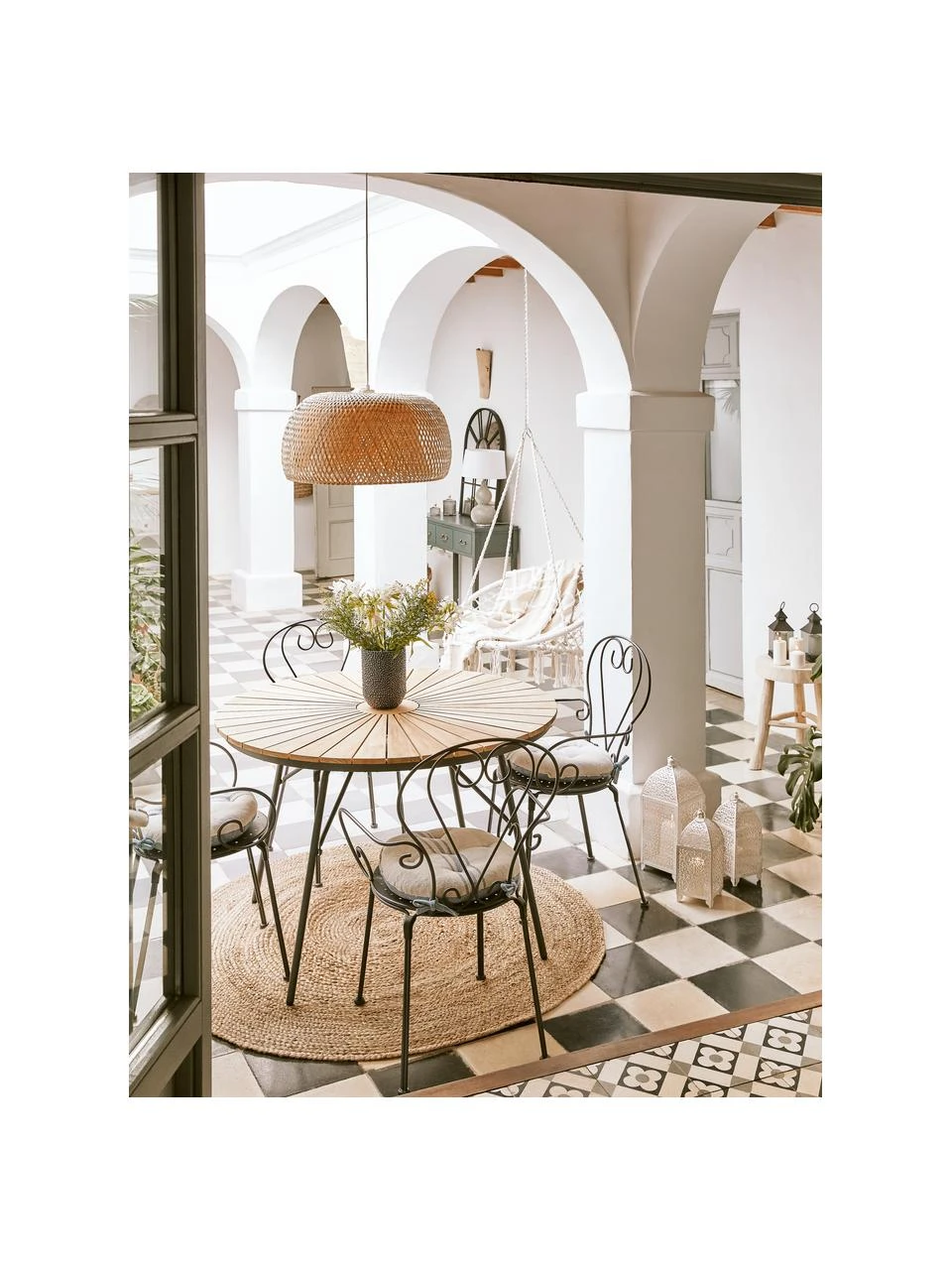 Table de jardin ronde en teck Hard & Ellen, tailles variées, Ø 110 x haut. 73 cmDisponibilité limitée 4 Table de jardin ronde en teck Hard & Ellen, tailles variées, Ø 110 x haut. 73 cmDisponibilité limitée – Image 2