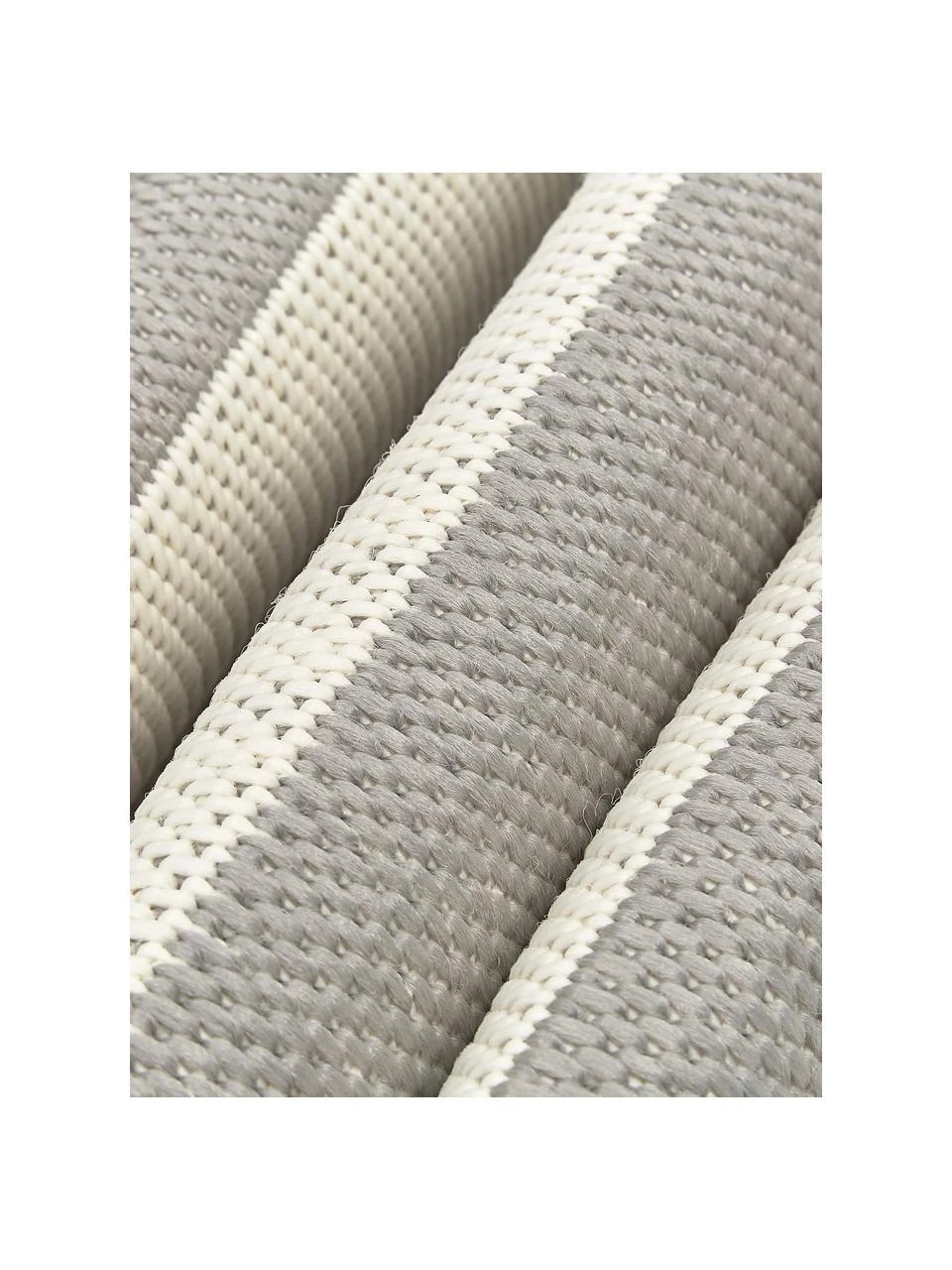 Westwing Collection Tapis d'extérieur gris à jeu de rayures Axa, larg. 80 x long. 250 cm 4 Westwing Collection Tapis d'extérieur gris à jeu de rayures Axa, larg. 80 x long. 250 cm – Image 2